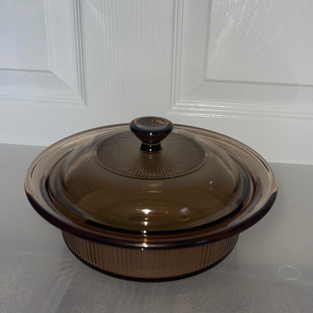 Vision A-30-B Amber Pot With Lid. In great vintage shape! No chips!!